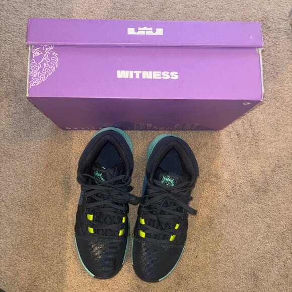 NEW Men's Nike Lebron Witness 8 Basketball Shoes 10M (fits like 9M) - Picture 10 of 12